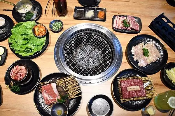 高雄精緻燒肉推薦【燒肉無双】好停車、好服務、好享受的高品質燒肉＊適合帶小孩來共同感受燒肉的美好