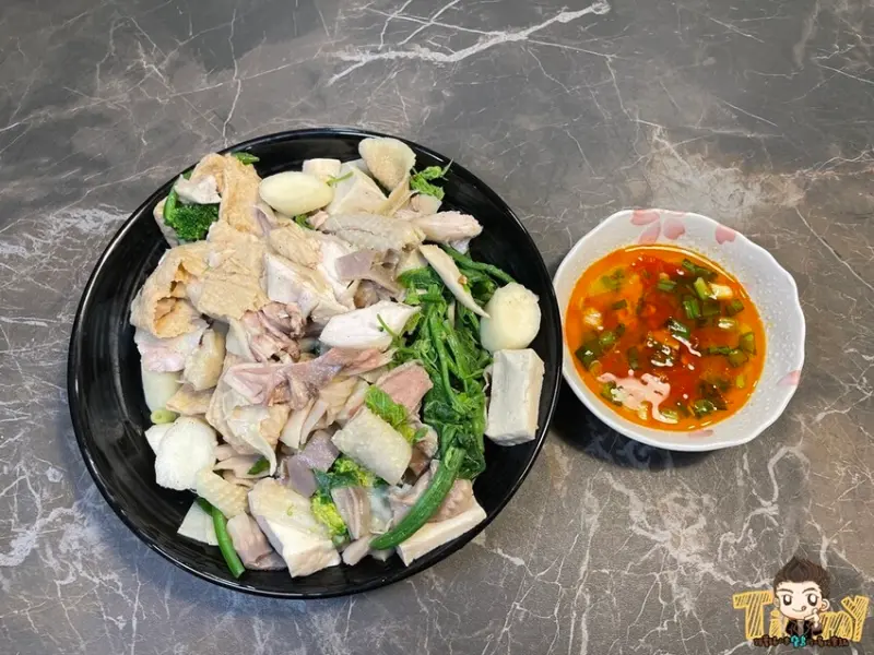 年邁爺奶擺攤做生意兼顧孫子超有愛！