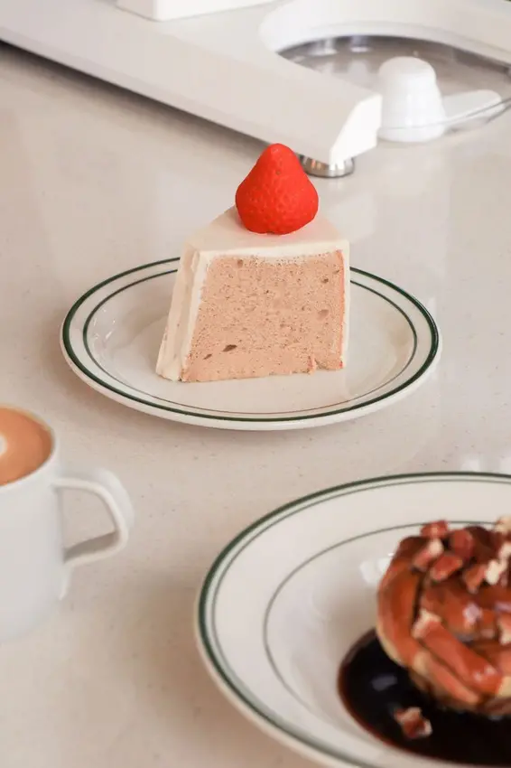 大同區老宅咖啡廳新開幕 招牌肉桂捲 限定熊本草莓戚風