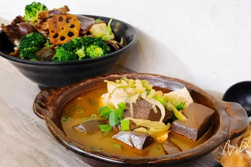 [彰化鹿港]人生辣舖頭鹿港店。麻辣鴨血&臭豆腐&焦糖冷滷味