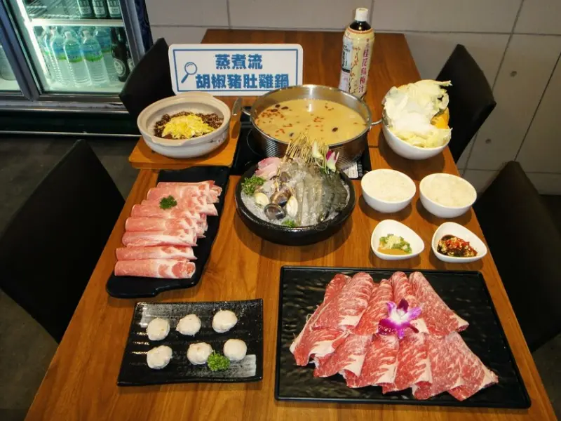 【美食】「蒸煮流胡椒豬肚雞鍋」桃園大園火鍋推薦，桃園機場美食推薦、南崁大園聚餐推薦 (附菜單)