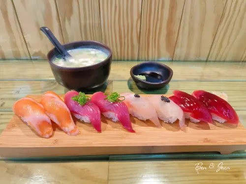 裕握壽司》食尚玩家報導隱身傳統市場內日式美味，現點現做的平價熱門壽司小店｜羅東民生市場美食小吃