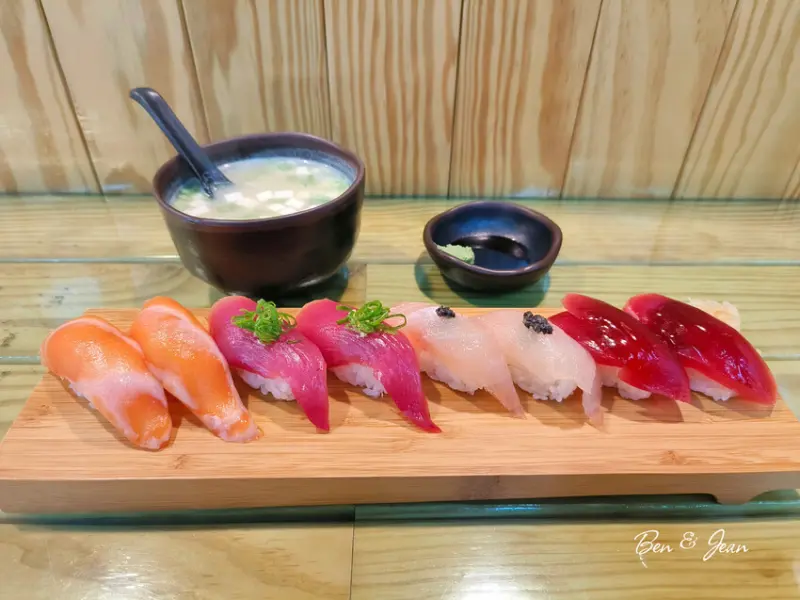 裕握壽司》食尚玩家報導隱身傳統市場內日式美味，現點現做的平價熱門壽司小店｜羅東民生市場美食小吃