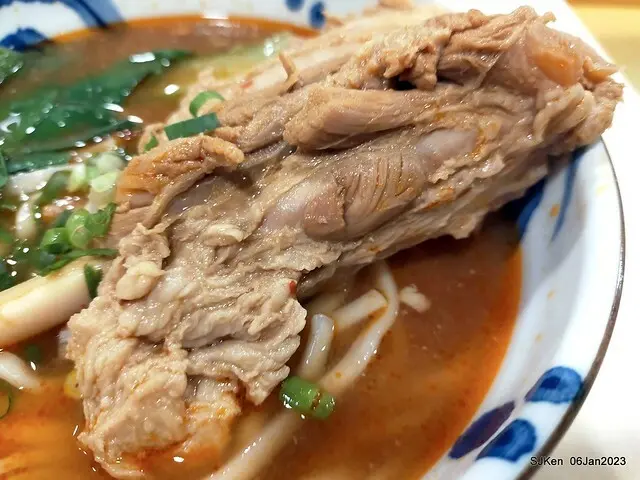 (北捷小巨蛋站附近美食)「三商巧福」敦北店 --- 雙棒出擊喜上市「香滷豬棒腿麵」， 碩大棒腿帶骨多肉香嫩好飽足!