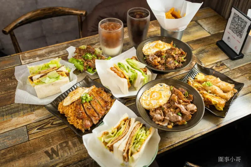 內壢早午餐推薦-醬饌燒肉蛋吐司，抹上獨家烤肉醬汁的各式美味燒肉吐司！活力滿點而且大碗好吃的各式丼飯！連手工蔥油餅跟炒麵都好好吃啊～