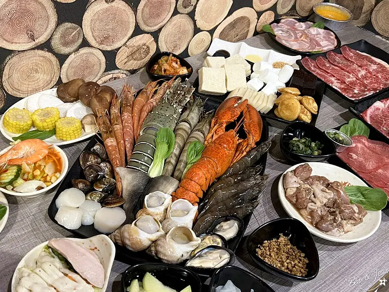 燒肉眾精緻炭火燒肉~炭火燒肉、生猛海鮮吃到飽  厚切戰斧豬排，氣勢驚人 niseko冰淇淋精緻好吃(羅東廣興店)