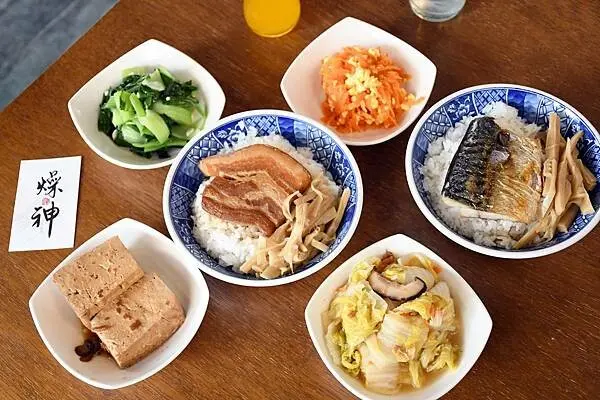 是不是造神等級？吃了就知道！高雄最好吃的東坡肉飯在哪裡？一切的清甜美味就在【燥神】吃的到！※高雄東坡