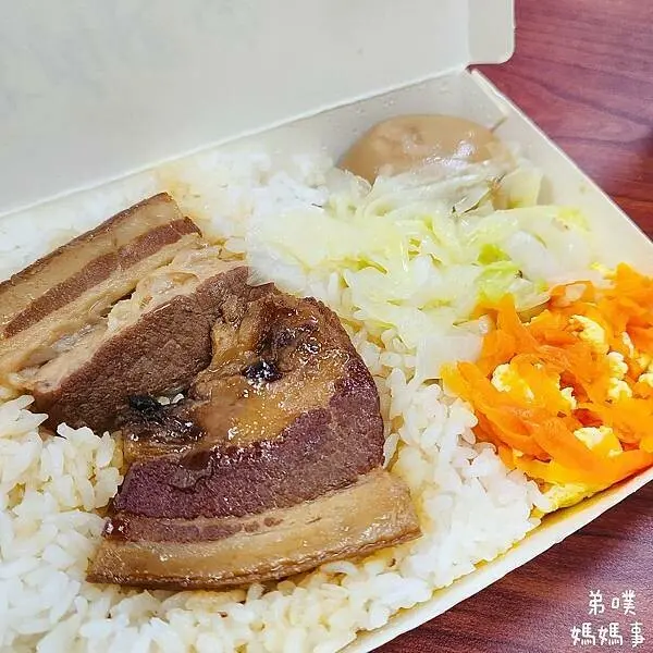 【高雄‧鳳山】燥神│巷弄間的肉燥飯便當，飯多吃飽飽、必點滷白菜，古早滋味、白菜軟嫩入口口齒留香，每月50