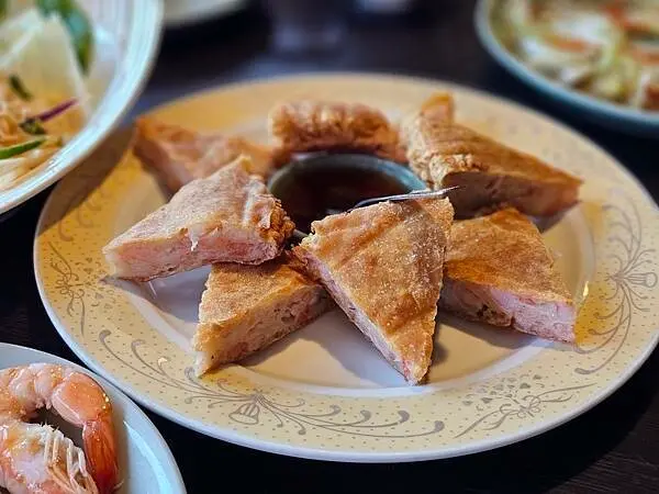 (胖樺食記)金山區超推薦美食「泰式料理- PATTAYA」/道地排隊店/高CP值/面對海天一線享受超厚月亮蝦餅/不收服務費