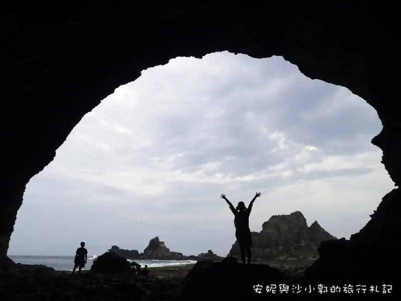 【綠島景點】柚子湖秘境  綠島最大天然海蝕洞-彎弓洞