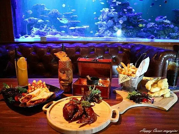 東區餐酒館『AQUA Lounge』台北東區最chill的海底世界,創意調酒,美味餐點,讓人放鬆約會,盡情小酌！