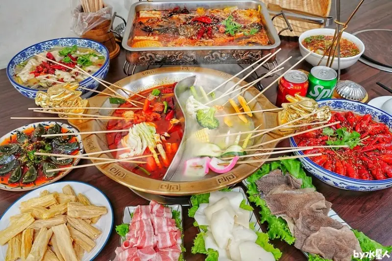 吃到飆淚！四川闆娘手做家鄉菜，麻辣小龍蝦、酸菜魚、串串火鍋、重慶烤魚必點