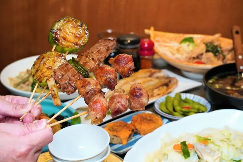 台中美食｜禾倉酒場 15元起美味人氣串燒 上百道日式料理從晚餐吃到宵夜都沒問題
