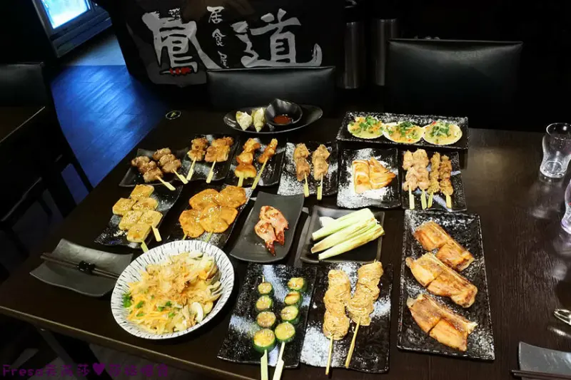 台南宵夜串燒【鳳道居食屋】平價多品項海鮮肉肉串燒.特色料理剝皮辣椒雞翅│壽星好禮│大林國宅美食│東區美食
