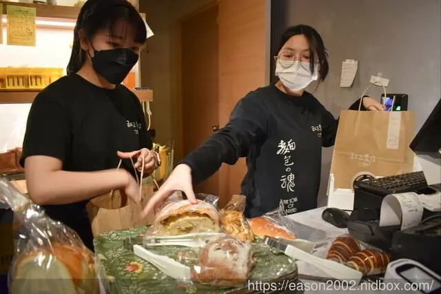 竹圍麵包店，和正農作~麵包之魂|小小不到5坪的麵包店，為什麼每天擠爆排隊！？
