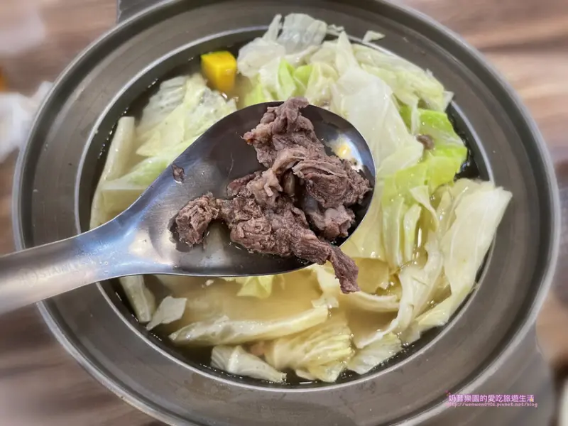 [台南中西區]"真"寵物友善餐廳！湯頭清甜一喝就上癮-四季溫體牛肉鍋（原上牛村）沒預約吃不到～牛肉火鍋推薦