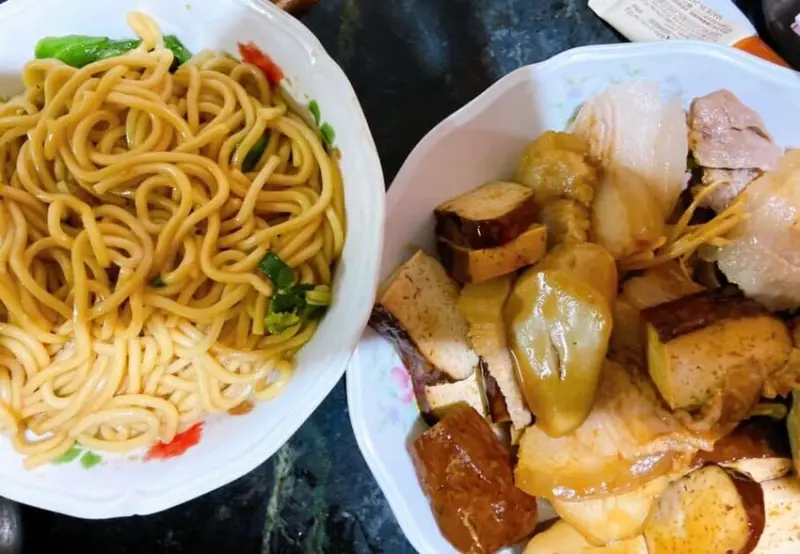 新北新店｜阿三哥、阿三嫂古早味麵攤 新店的排隊小吃 真的是否如人潮般的好吃？ | Beauty Update