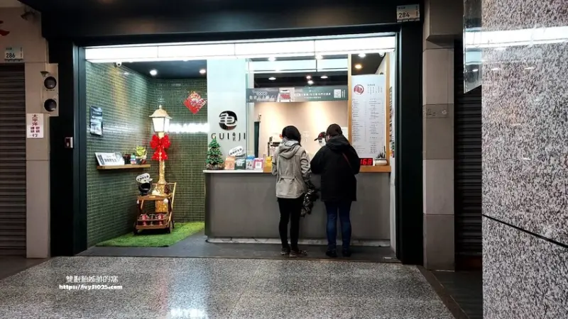 屏東手搖飲料 – 龜記茗品屏東民生店 極品紅茶 一喝讓你無法停下來