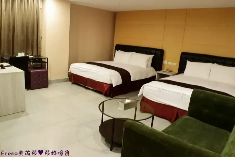 高雄飯店【夏優旅居】平價乾淨地點優！離奶茶一條街超近.享受放鬆旅行住這間│專屬停車場│大溝頂美食│鹽埕捷