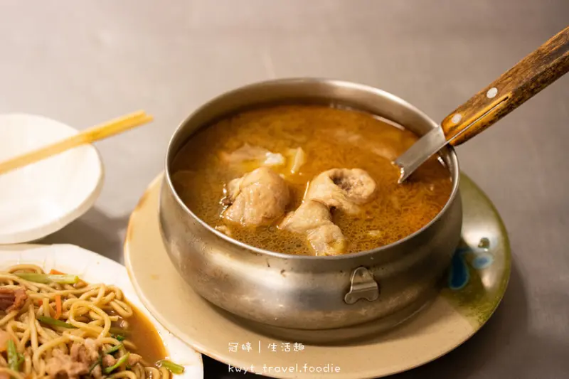 【兩兄妹炒飯炒麵】太佛！麻油雞腿鍋120元，后里晚餐美食推薦，銅板價料多系炒飯炒麵│菜單