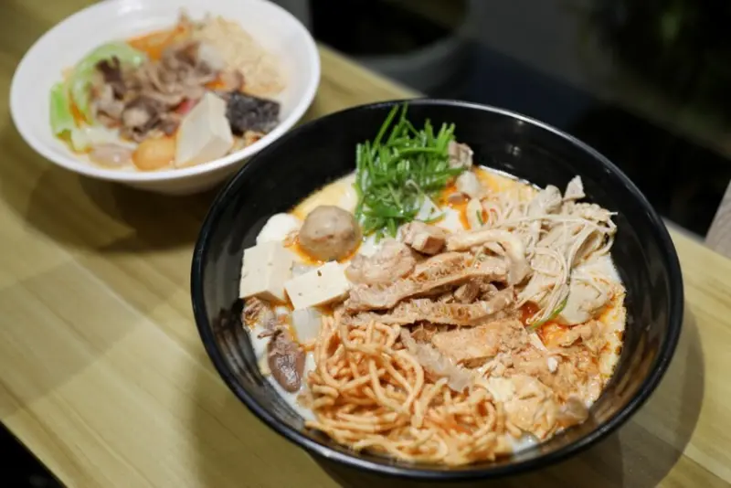 苗栗食記｜苗栗人氣排隊美食推薦！沐上麻辣燙 大骨奶香湯頭，可以喝的麻辣燙~ - 奇奇一起玩樂趣