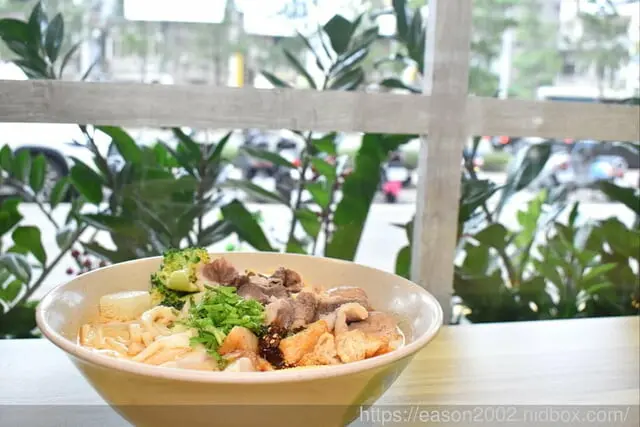 苗栗頭份美食推薦 | 沐上麻辣燙 手工精心熬煮醇厚湯頭 食材選擇多樣化 | 頭份建國夜市 尚順育樂世界 提供外帶外送