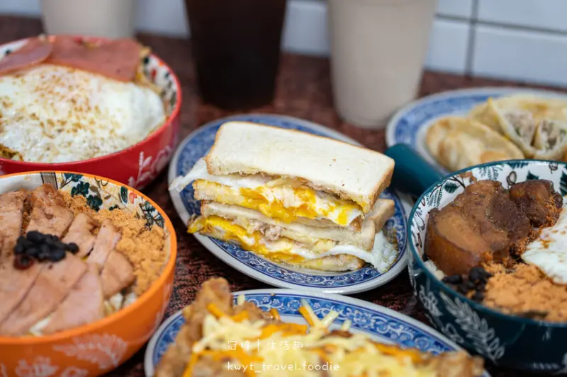 【晨麂禾食宵夜】30年花蓮炸蛋蔥油餅來高雄啦！楠梓宵夜推薦，價格超佛/一律銅板價│菜單