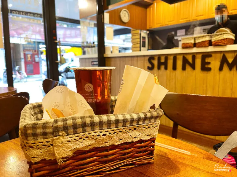 【連鎖美食】小木屋鬆餅-台北錦州店，平價美味的鬆餅，可惜每次吃品質都不一定｜Ruby說美食享受旅行(@tour_