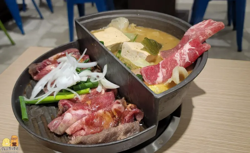 三重鍋高手文化店一鍋二吃，滿足想吃燒烤又想吃火鍋的人!肉質普通，但有自助吧跟冷氣吃到飽