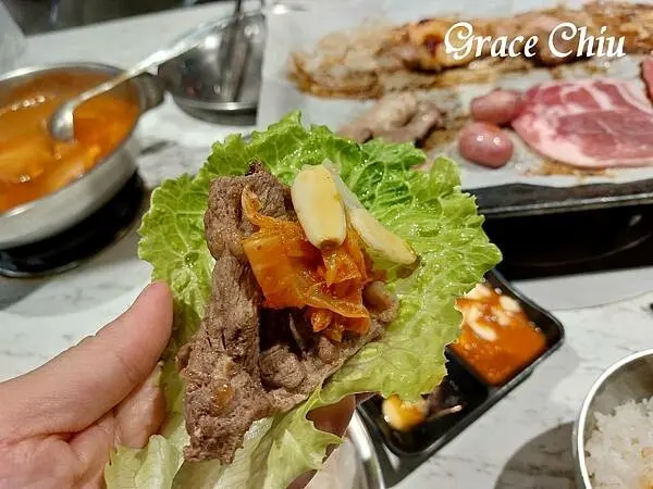 打爆豬韓式燒肉吃到飽新北土城店～平日中午359元吃到飽，有厚度的燒肉大口吃起來！