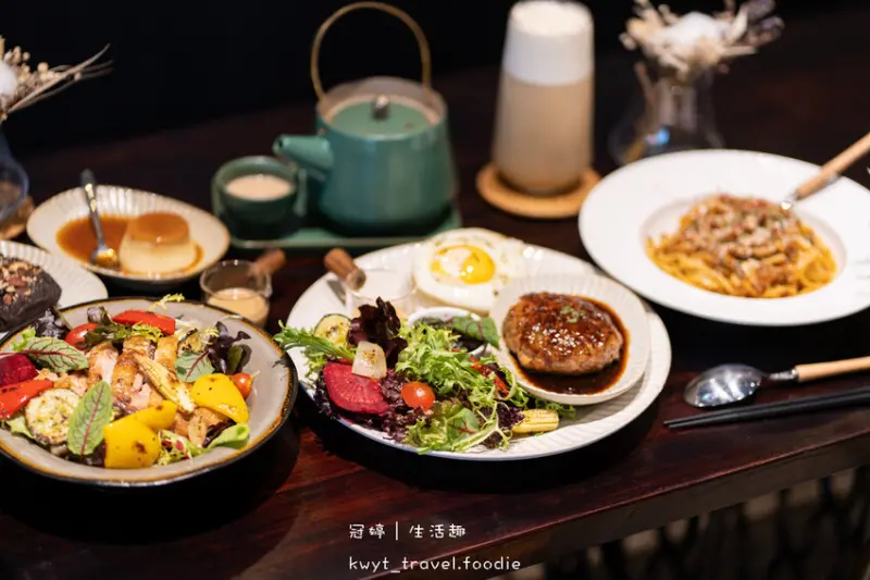 【亦室】爆汁手打漢堡排！中西區早午餐推薦，日系工業風咖啡廳的經典午餐、下午茶│菜單