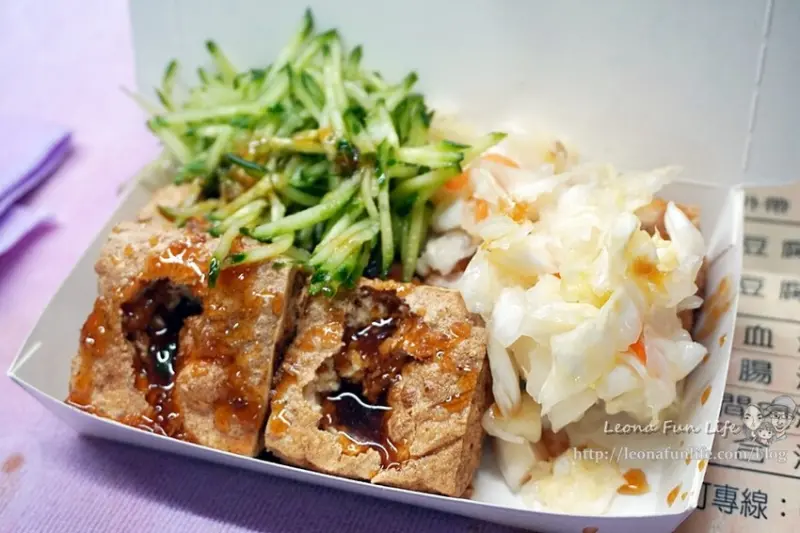 台中太平小吃推薦|市場旁的泡菜小黃瓜香酥臭豆腐，還有佛心價料多多豬血湯喔!!|803市場