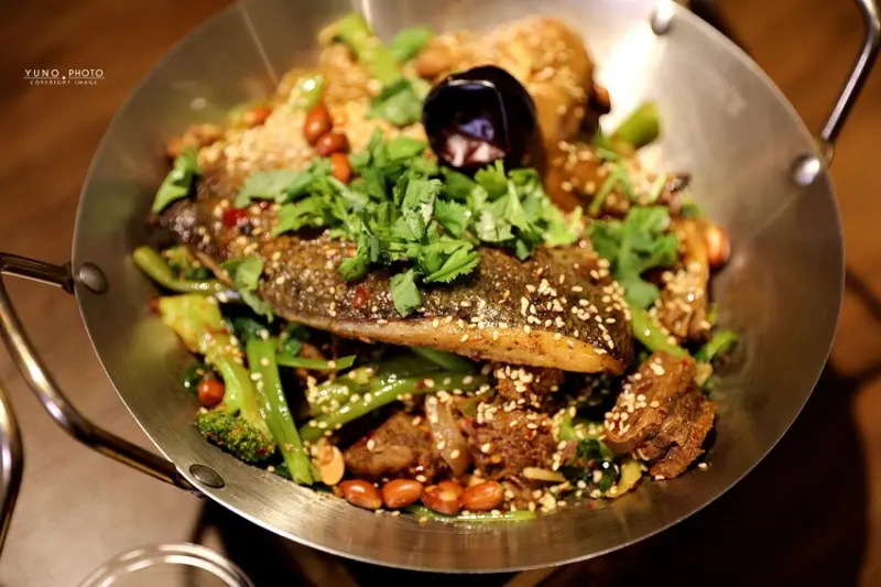 香鍋控注意！銷魂麻辣乾鍋 噴香過癮 千則以上評論4.9高分｜紅唇麻辣香鍋(北屯河北路美食推薦) 