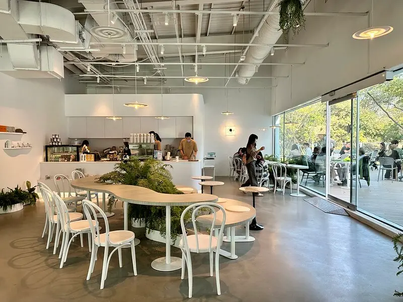 【台灣，高雄市，鼓山區】Akau Coffee 猻物咖啡馬卡道店 @Makadao Rd.讓我發現了一個挺美的地方～內惟藝術中心Neiwei Arts Center 。（高雄咖啡館/高雄下午茶）