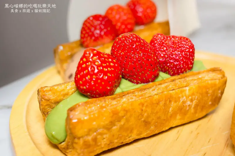 高雄攤車美食︱蘇西Susie千層酥甜點　鮮紅草莓與酥脆千層和濃香內餡創意甜點！！