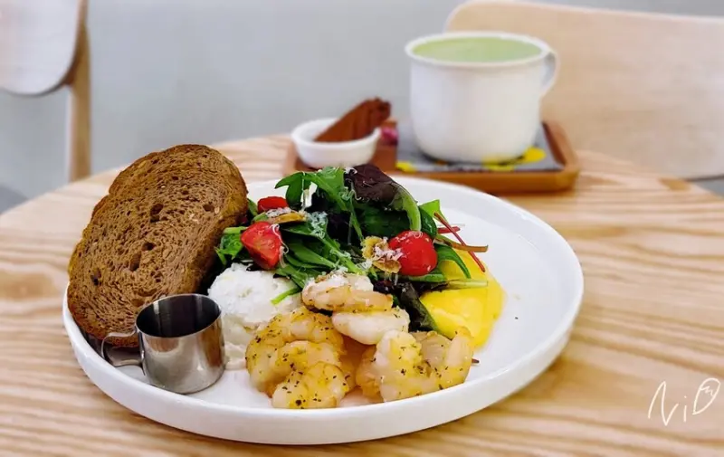 [台北萬華]食光 Food Light。西班牙炒蒜蝦/松露蕈菇歐姆蛋/全麥雜糧老麵包/糖漬橘皮軟心巧克力塔/小山園抹茶歐蕾(已歇業)