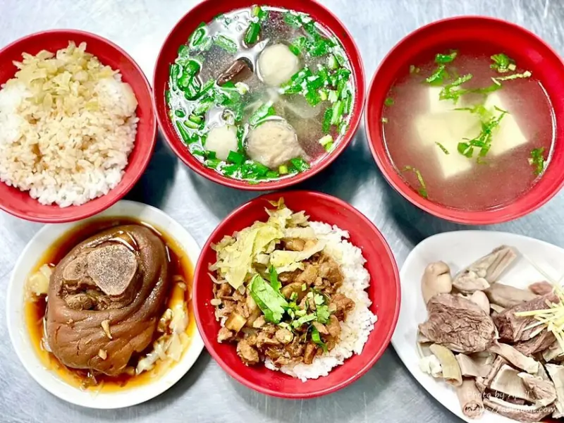 上元滷肉飯-近旱溪夜市的人氣古早味早餐，Google評分4.6顆星！