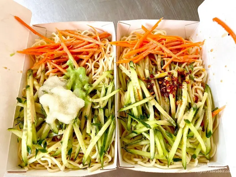 第五市場內的嘉義涼麵-不濃郁的美乃滋味，沒吃過卻想嘗試的可以吃吃看唷！