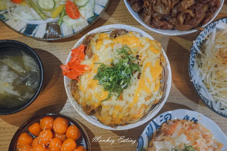 【台中后里】汍樂燒肉丼飯│人氣日式丼飯，滿滿肉量超浮誇，打卡再送溫泉蛋！ - 貪吃猴的幻想