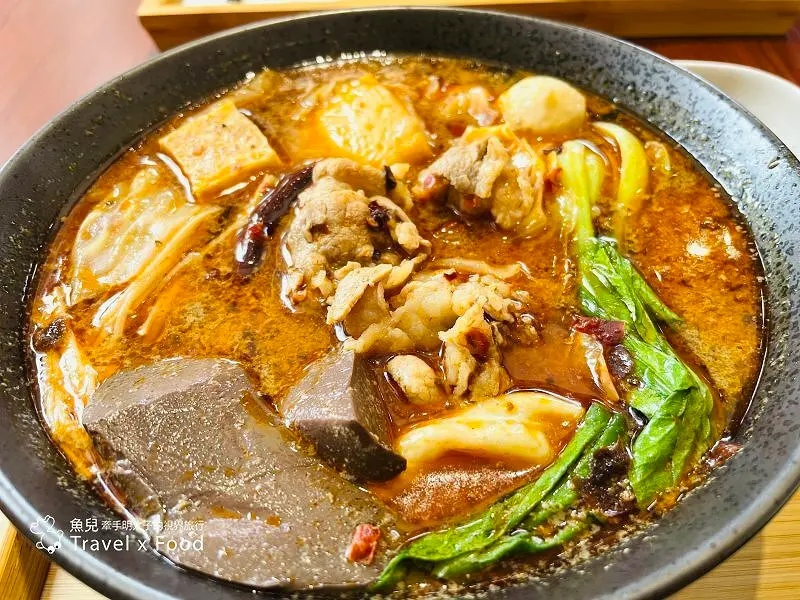 不是麻辣燙專賣店，卻有專業級的水準，隱身於巷子裡二樓，有窗景車景與低調的美味｜阿萊漫漫手料理 @魚兒 x 牽手明太子的「視」界旅行