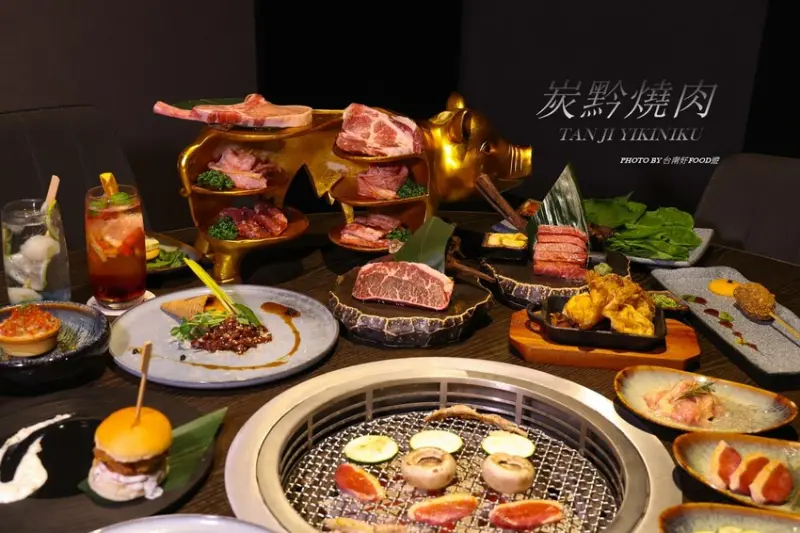 台南宵夜燒肉餐廳~視覺奢華滿分、高CP值還有超Q小金豬陪你吃!台南唯一開到早上六點的燒肉店!「炭黔燒肉」高雄岡山、七賢也有分店 @台南好Food遊