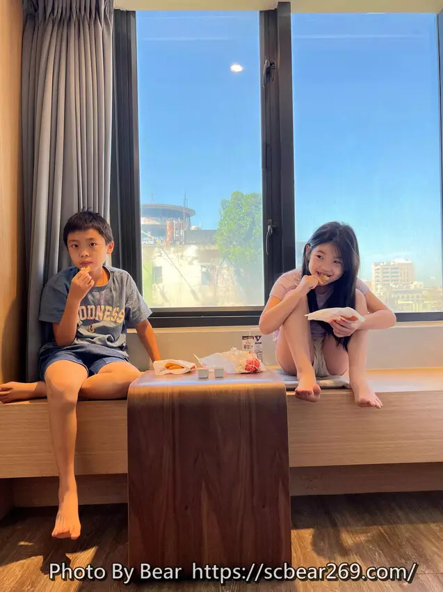 台中市中區【台中】「葉綠宿．川閱 Green Hotel－Midori．隱身舊大樓裡的日系清新風格旅店（大面採光/親子友善/東協廣