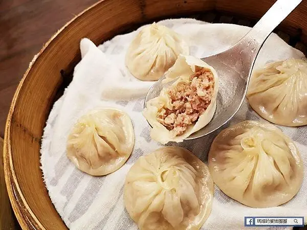 通化街美食【明月湯包】大推脆皮鍋貼/招牌湯包/酸辣湯/台北湯包/台北小籠包/通化夜市美食推薦