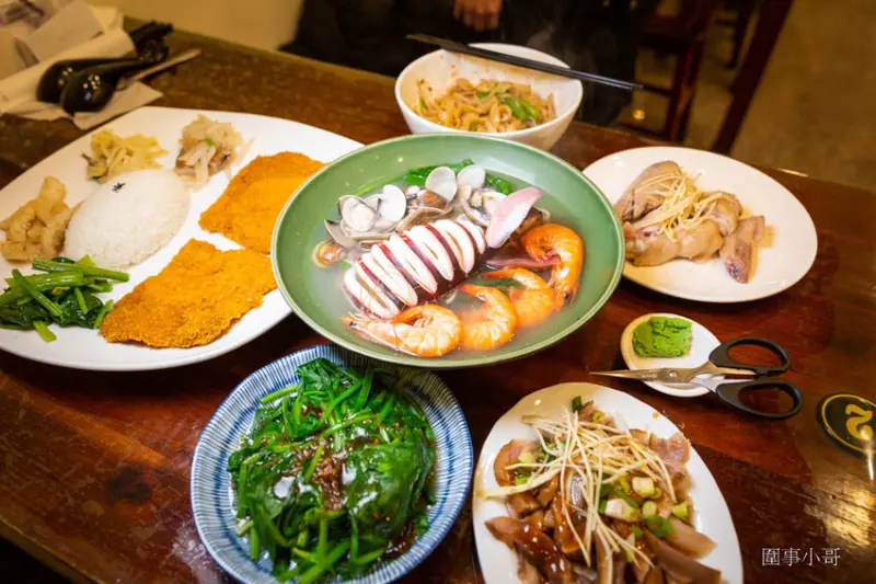 中壢美食推薦-後興路口的上品小館～份量大而且餐點好吃！還有讓人驚豔的霸味魷魚麵啊啊啊！