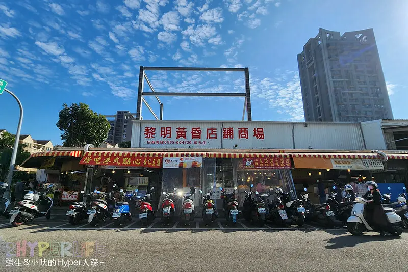 台中黃昏市場必買餐桌美食，甘蔗雞和鹽水雞肉質超飽滿又可選公雞母雞，竟然還吃得到膠原蛋白！