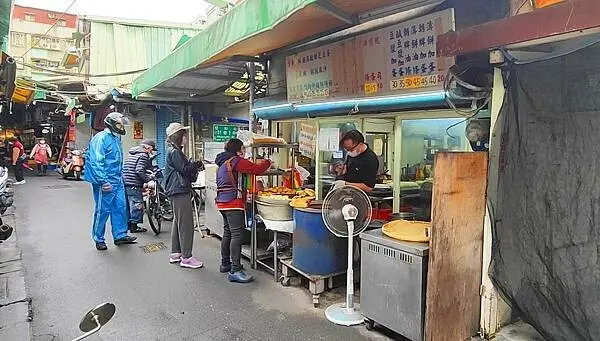 【台北美食】小李子燒餅舖｜炭火烘烤外皮酥脆的美味燒餅