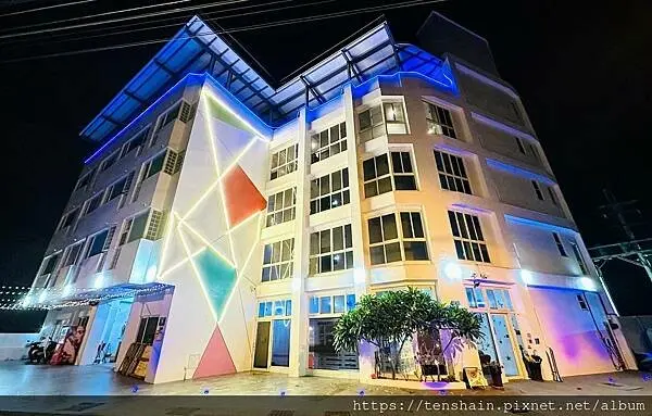 ​后麗安心親子時尚旅宿(風自然2館) │小朋友的天堂，親子客的最愛！大人輕鬆，小孩玩瘋！私人專用溜滑梯、跳跳床、盪鞦韆，還有24小時免費點心吧，會不會太超過？