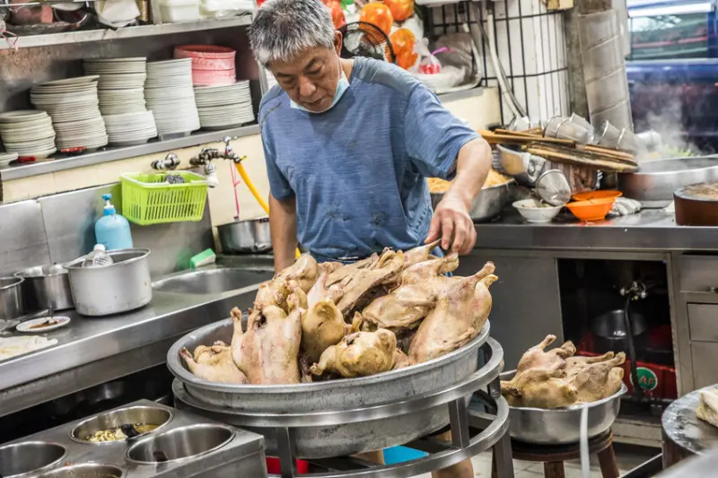 阿海師鴨肉麵線｜整盆當歸鴨剁來不及賣！七十年老店當歸鴨名店