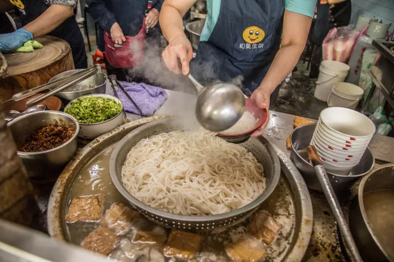 宜蘭縣羅東鎮張秀雄米苔目｜超濃醇古早味大骨湯米苔目！沒有招牌一樣賣的嚇嚇叫