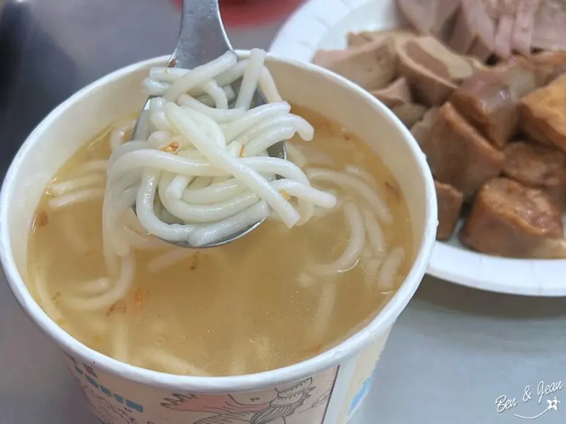 張秀雄米苔目(老店新址)在地人也愛的排隊早午餐，必點米苔目和宜蘭特色粉腸，小菜搭配獨門沾醬飄香數十年｜